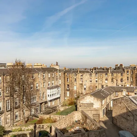 Dragon Suites Luxury Apartments At 9 Albyn Place Edinburgh Exterior photo