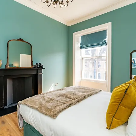 Dragon Suites Luxury Apartments At 9 Albyn Place Edinburgh Exterior photo