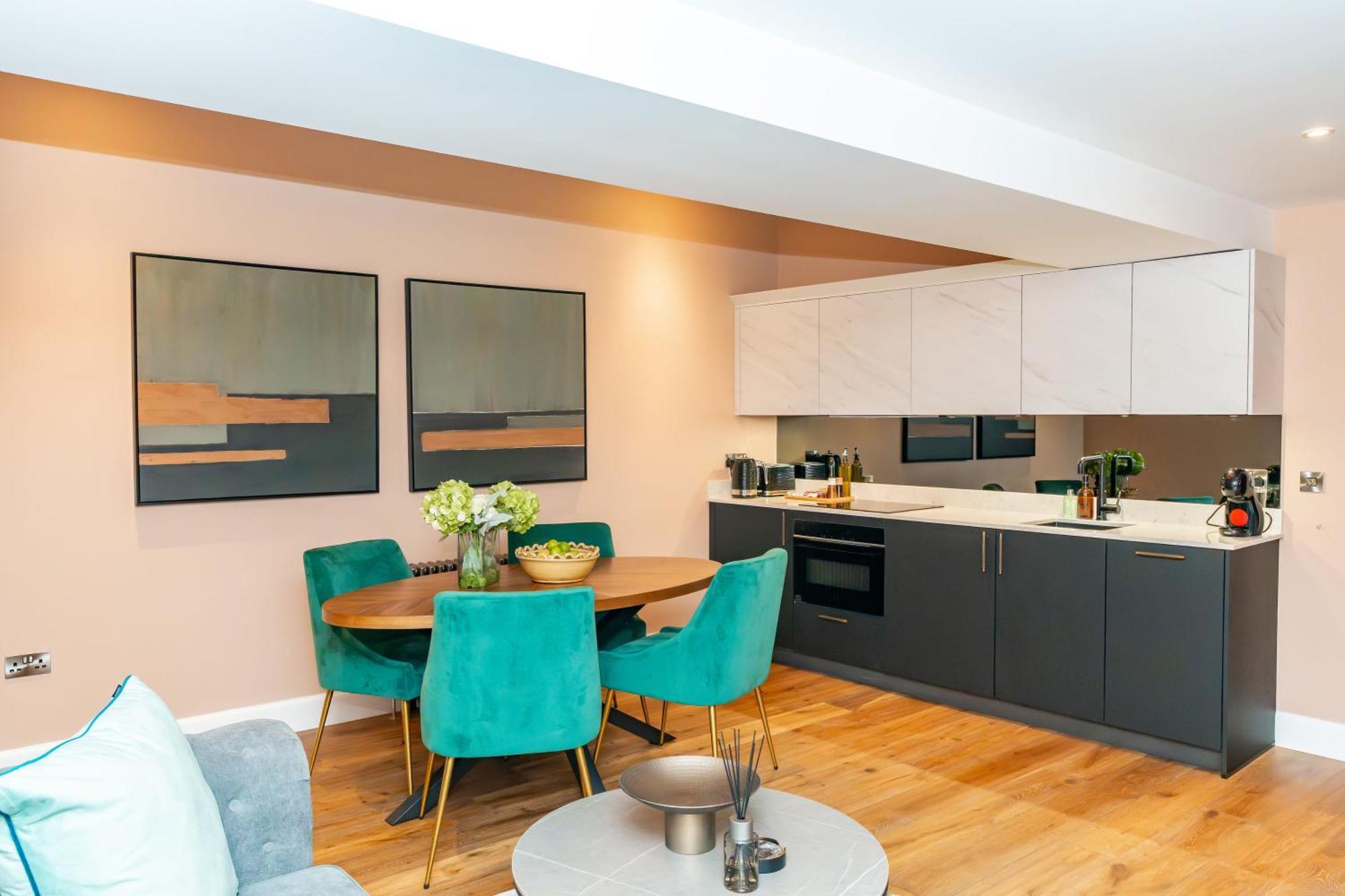 Dragon Luxury At 9 Albyn Place