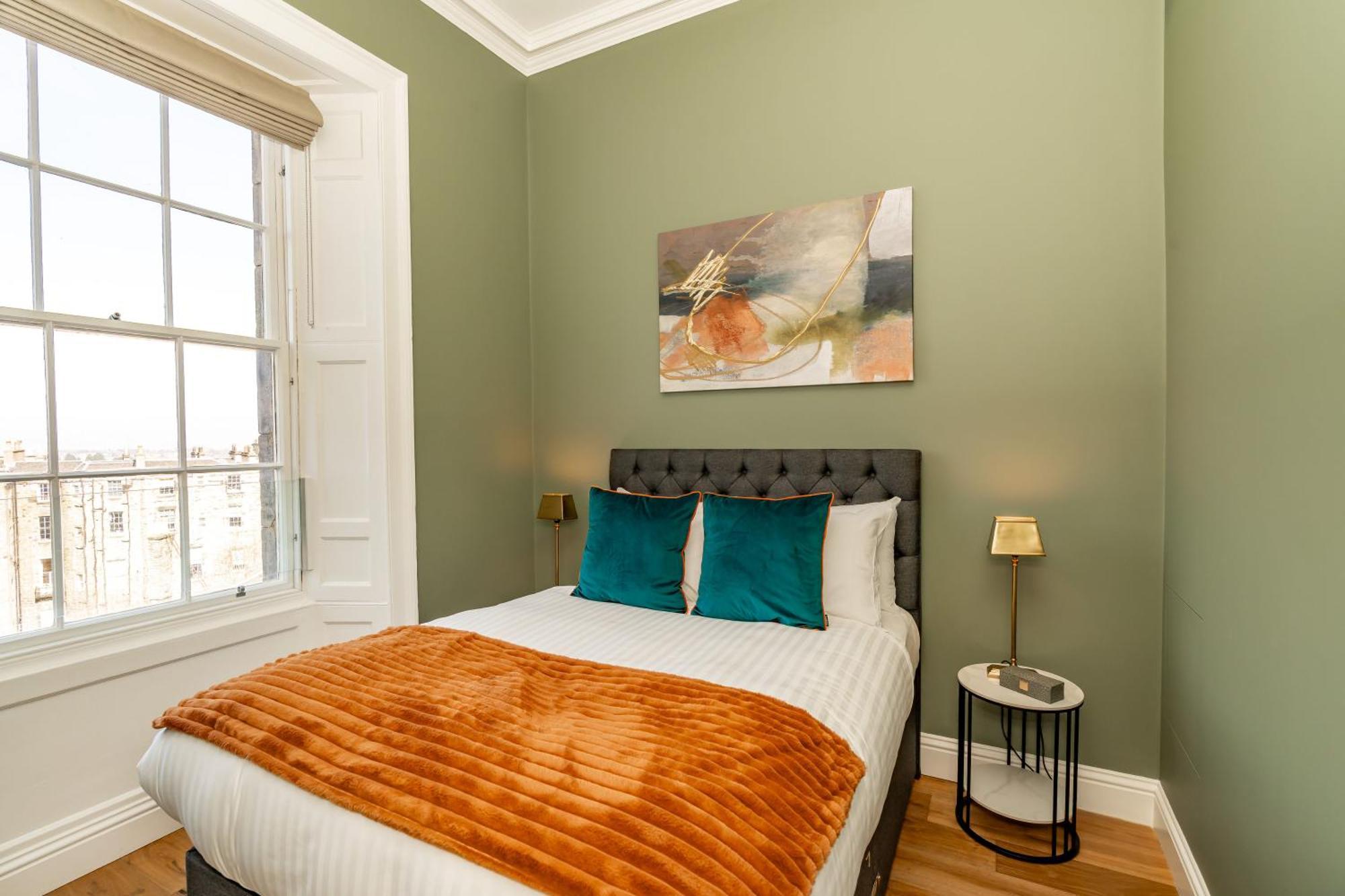 Dragon Luxury At 9 Albyn Place Edinburgh
