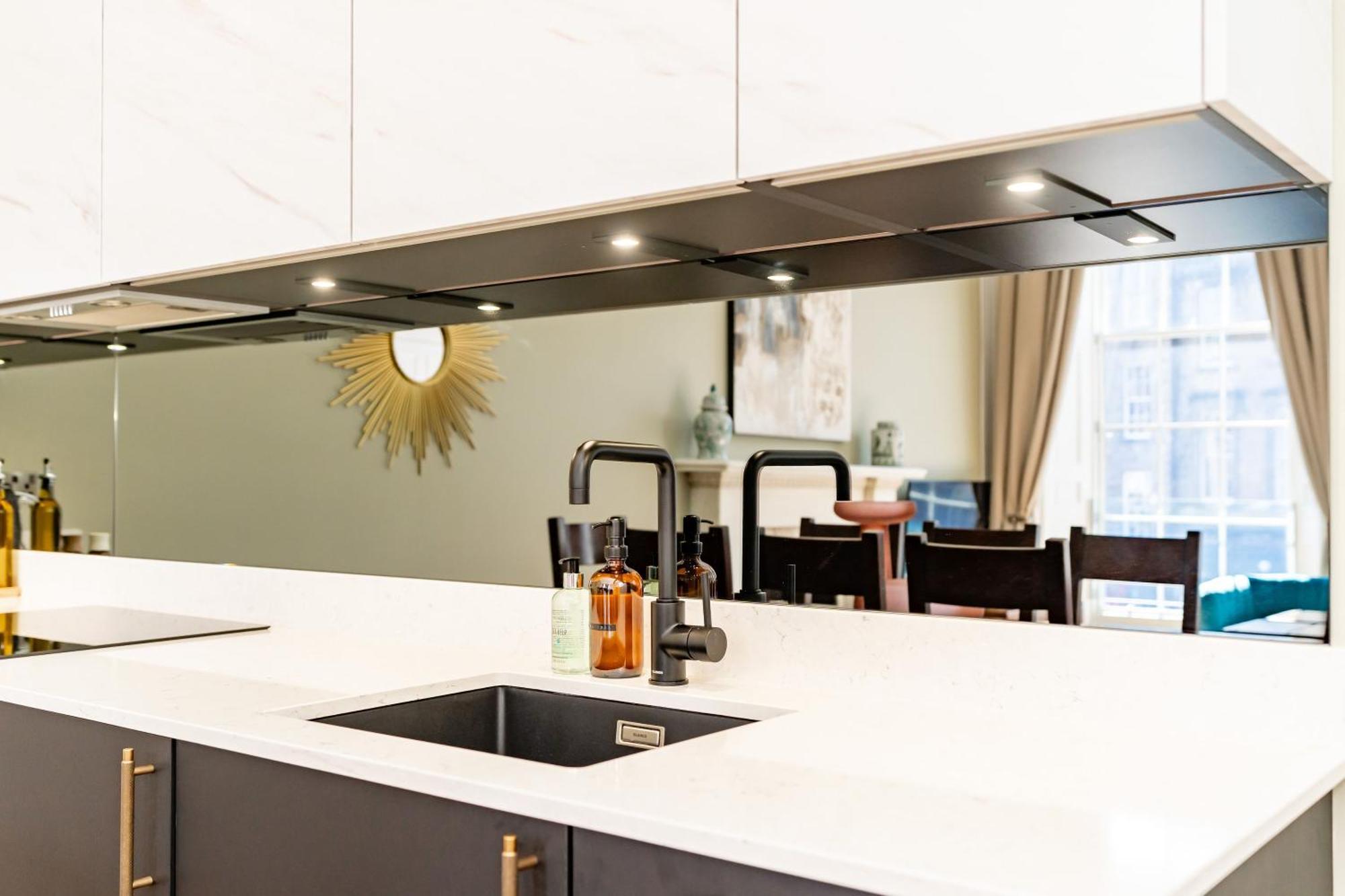 Dragon Luxury At 9 Albyn Place Edinburgh